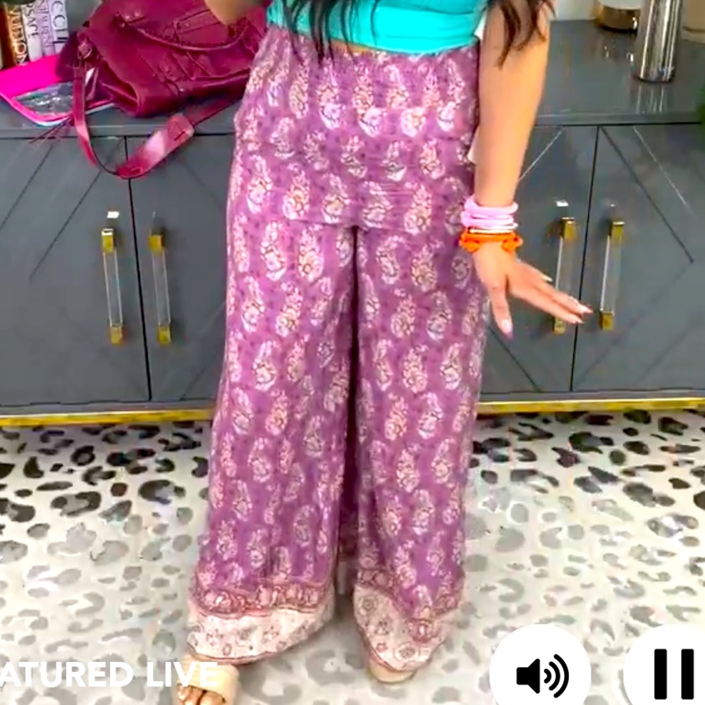 ⭐️ NWT - eesome - Puole Paisley Flowy Pants - Womans Small